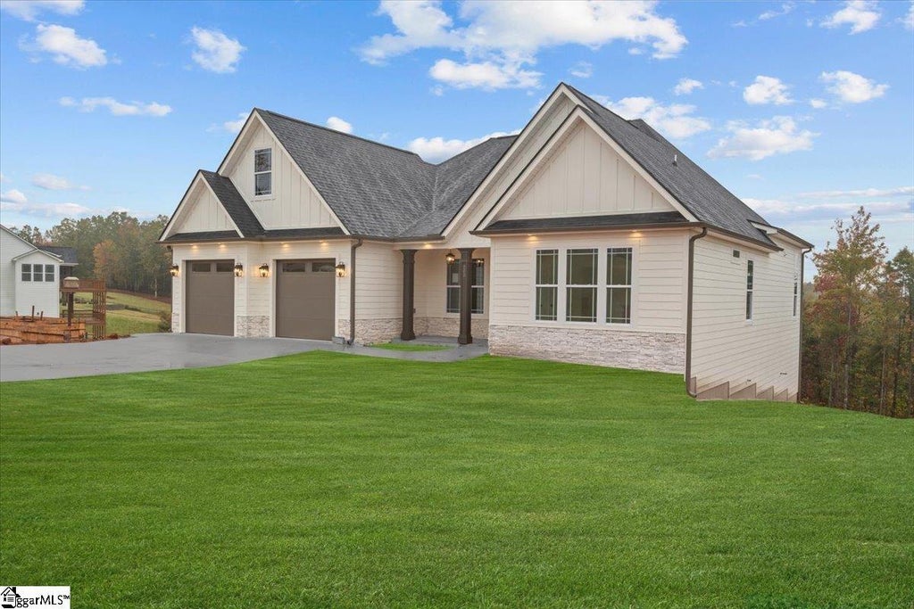 200 Eagles Crest Drive, Marietta