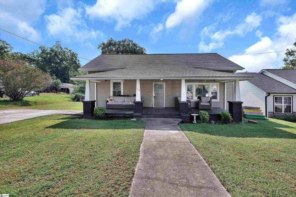 110 W Woodside Circle, Liberty