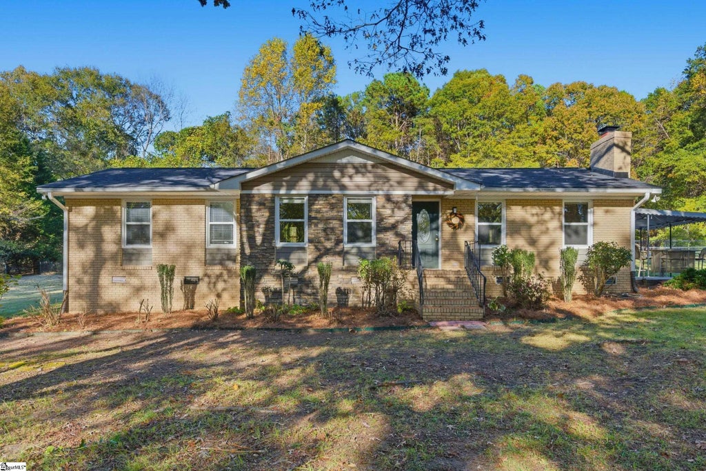 944 Black Snake Road, Easley