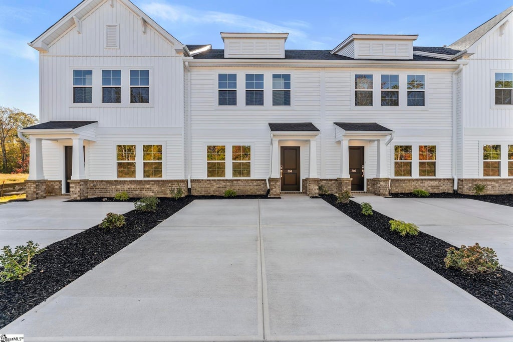 304 Cambrian Court, Taylors