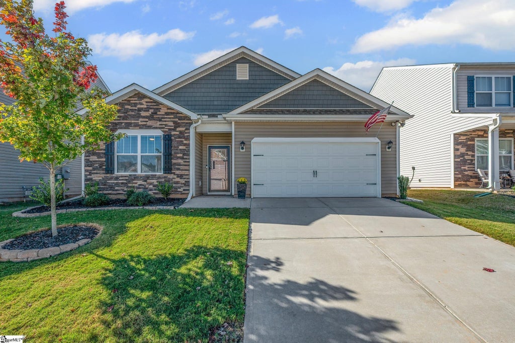 84 Oak Edge Lane, Greer