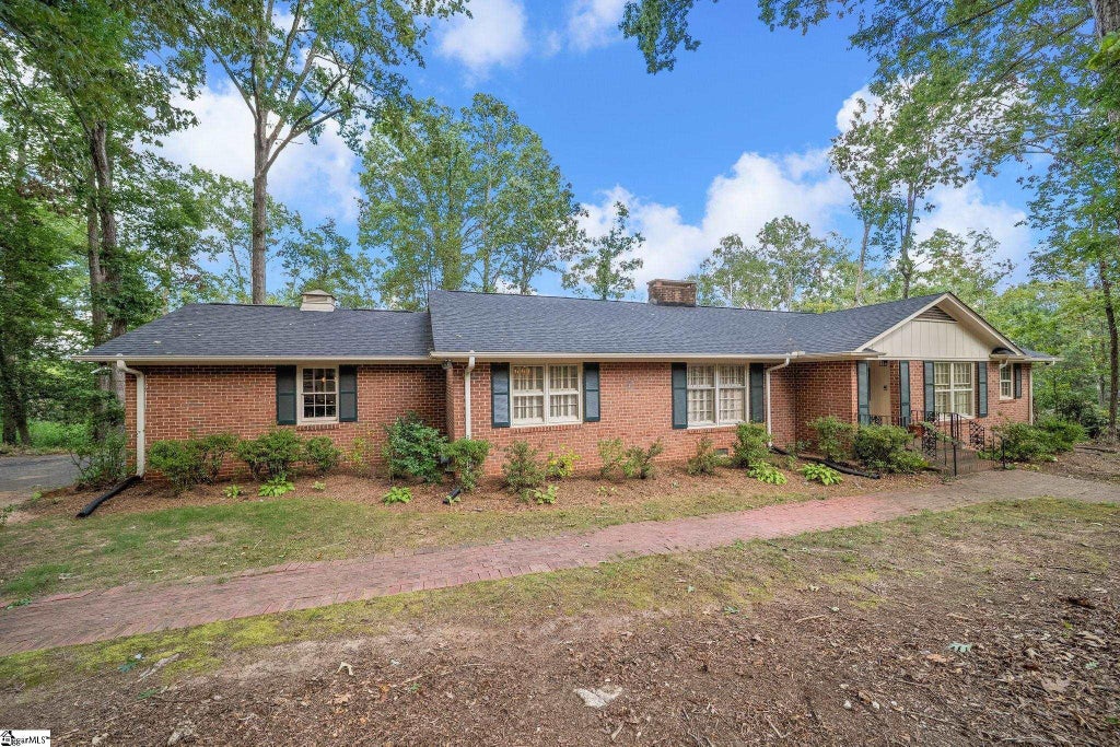 111 Rolling Green Circle, Greenville