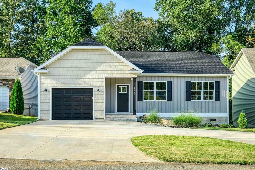 1328 Shoresbrook Road, Spartanburg