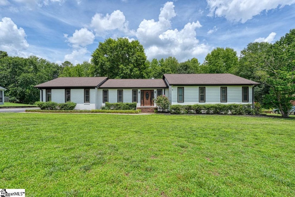 204 Lenderman Drive, Inman