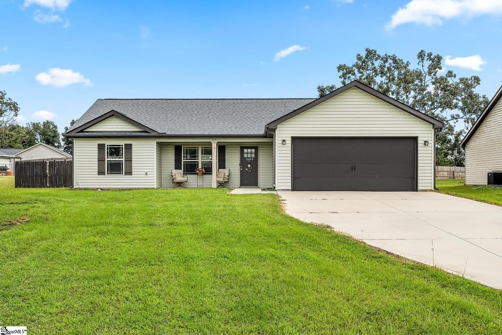 1609 Currys Lake Road, Gray Court