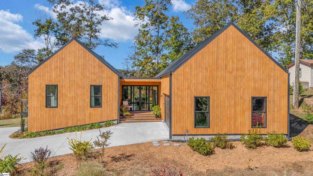 562 Club Drive, Greenville