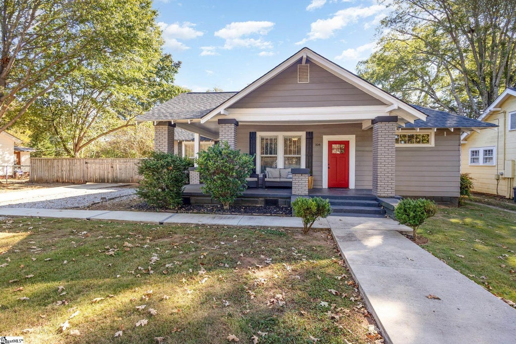 104 Perry Road, Greenville