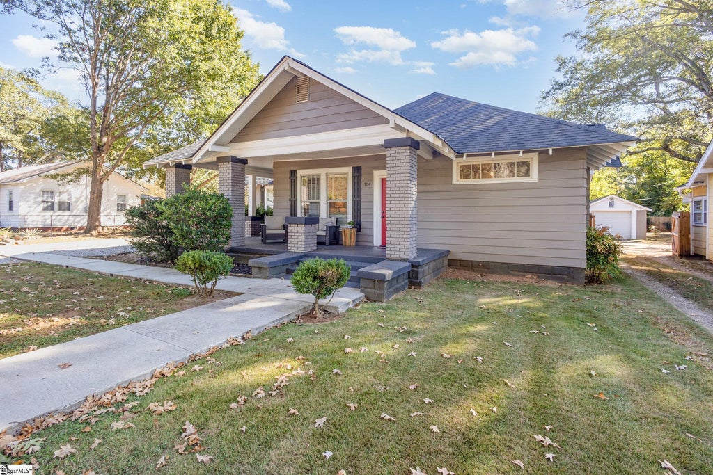 104 Perry Road, Greenville