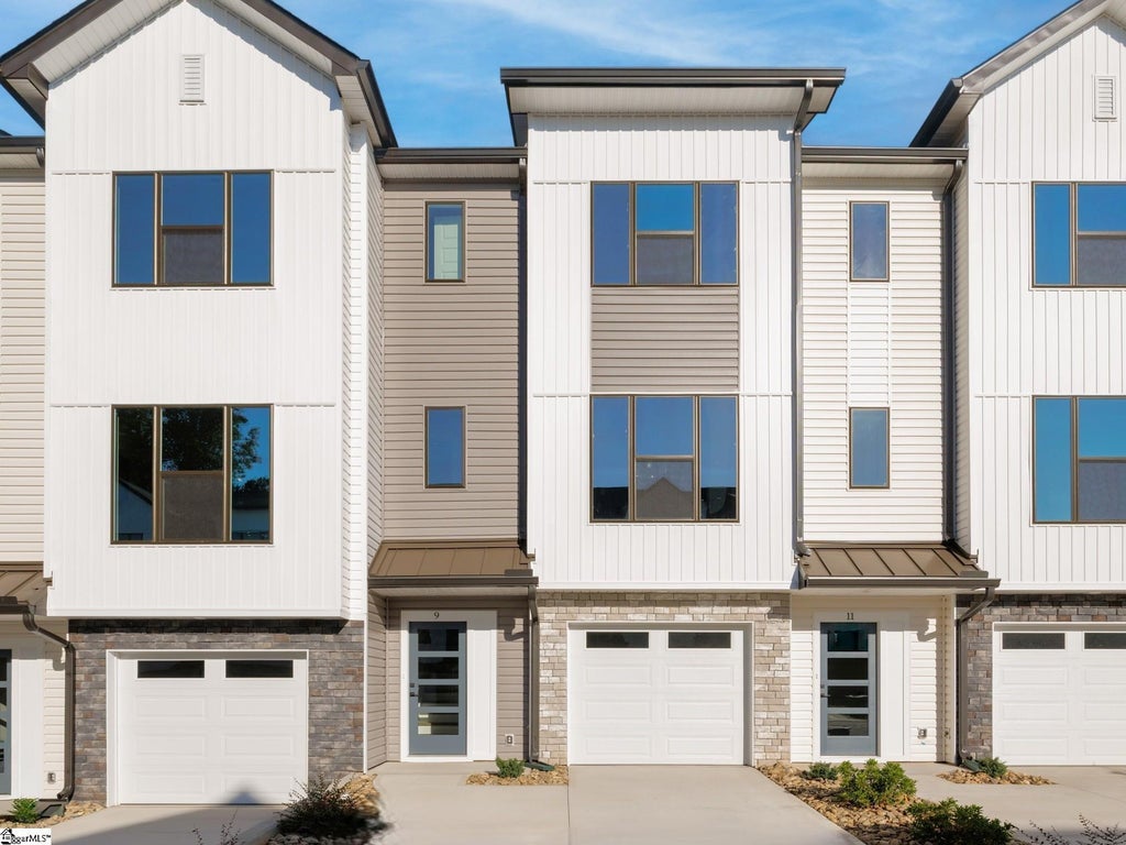 9 Pikewood Lane, Greenville