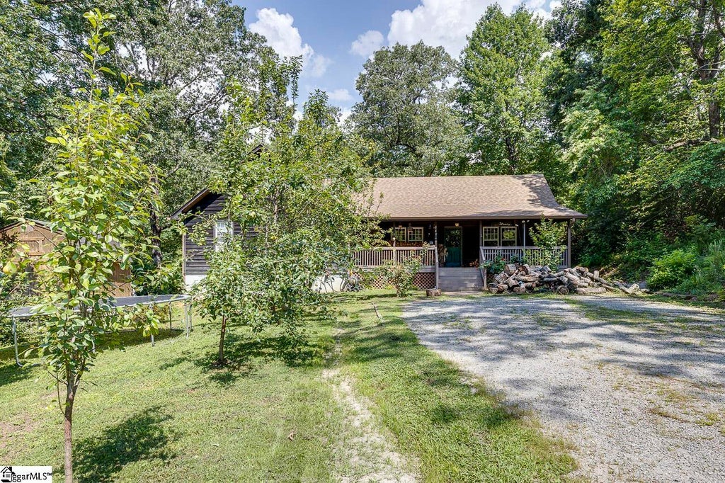 140 Hiawatha Trail, Pickens