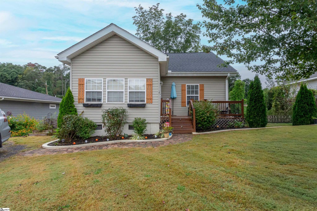 41 Lawrence Street, Lyman