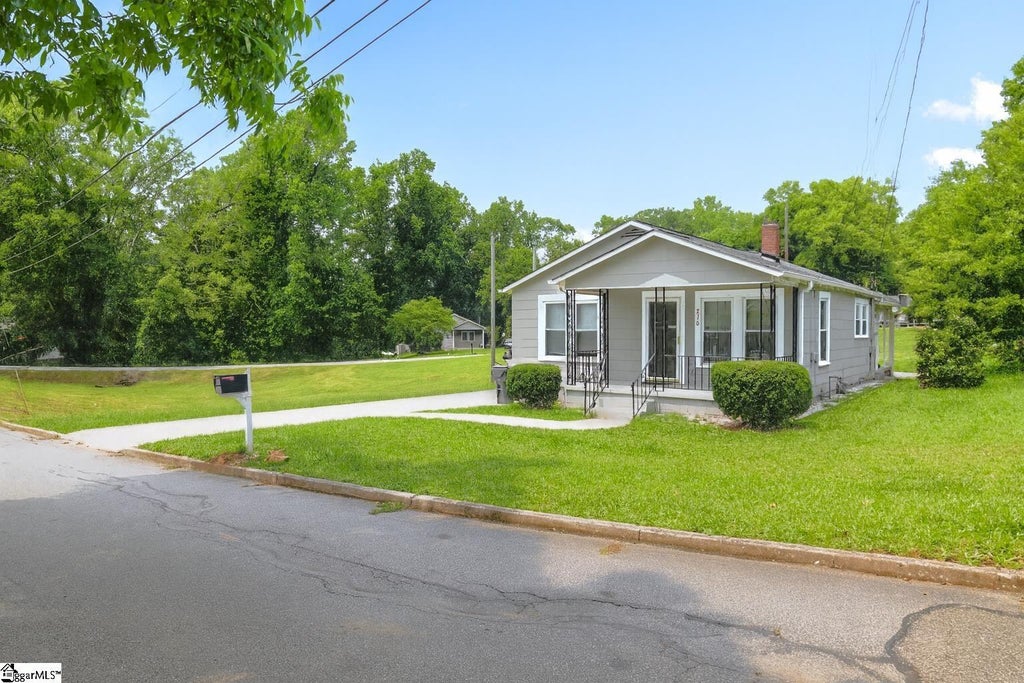 210 Mcdowell Street, Laurens