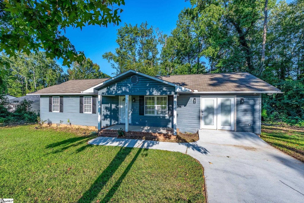 861 Pinecrest Street, Woodruff