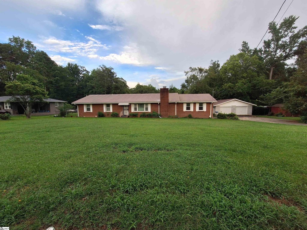 107 Pine Road, Laurens