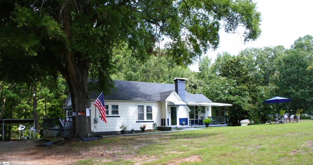 206 Clemson Street, Laurens