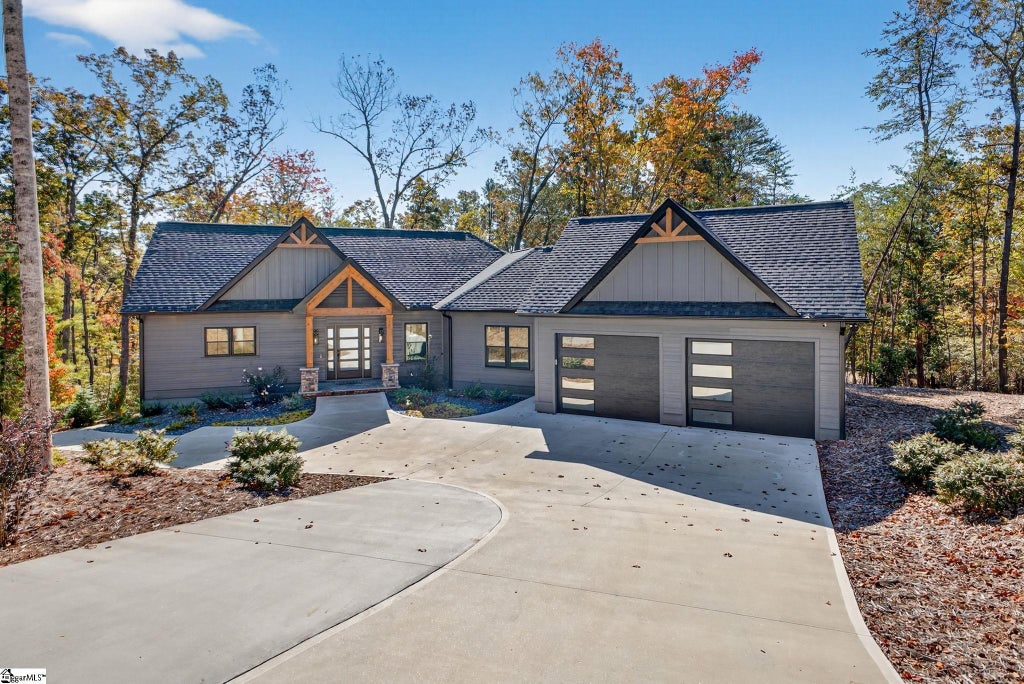 709 Keowee Bay Circle, Salem