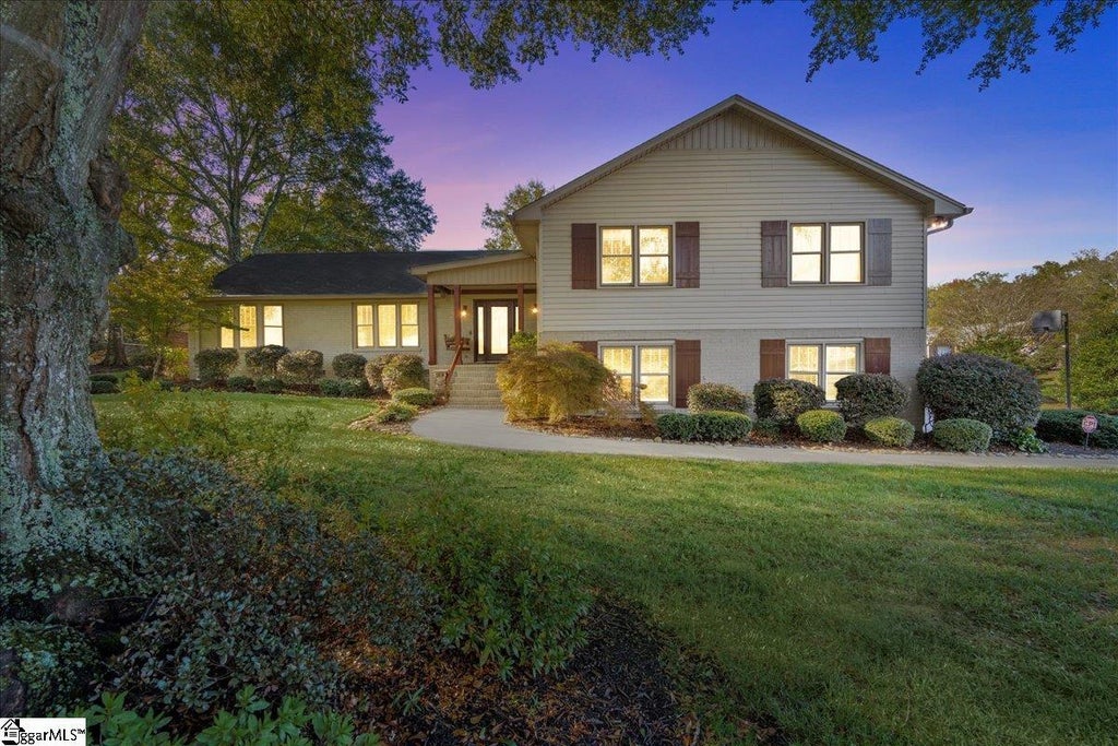 310 Devenger Road, Greer