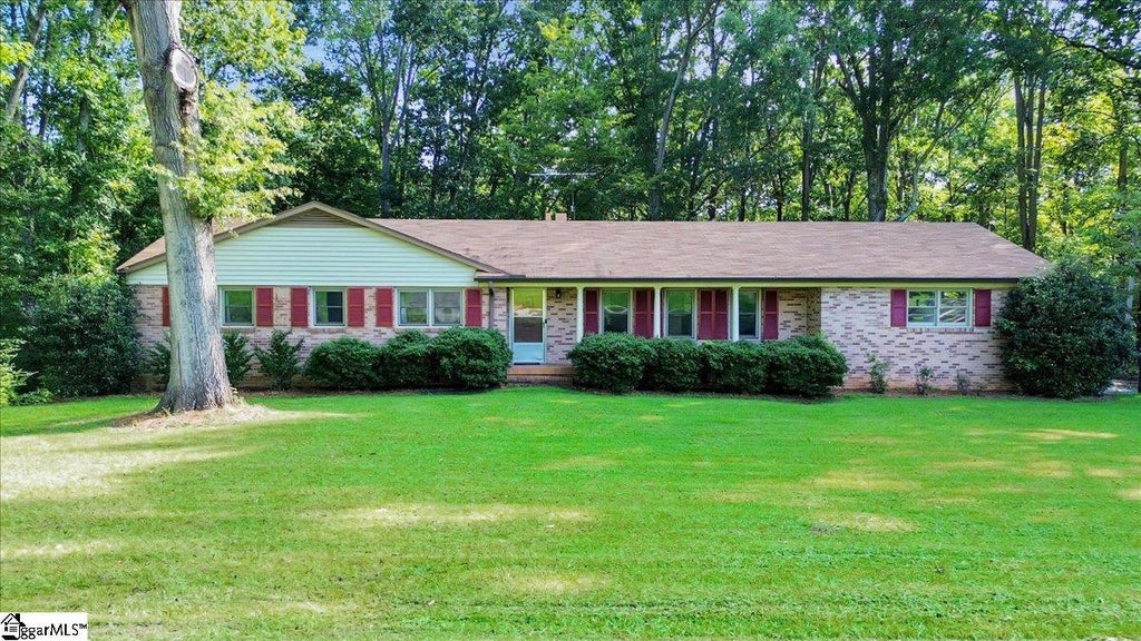 303 Woodbluff Road, Laurens