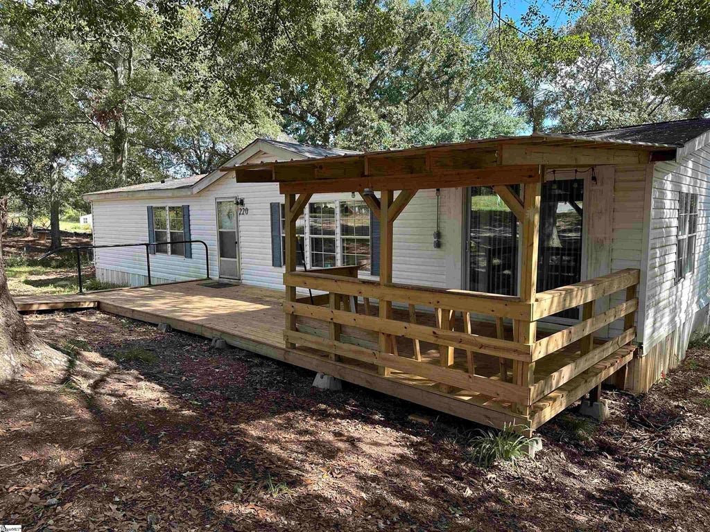 220 Oak Shores Road, Anderson