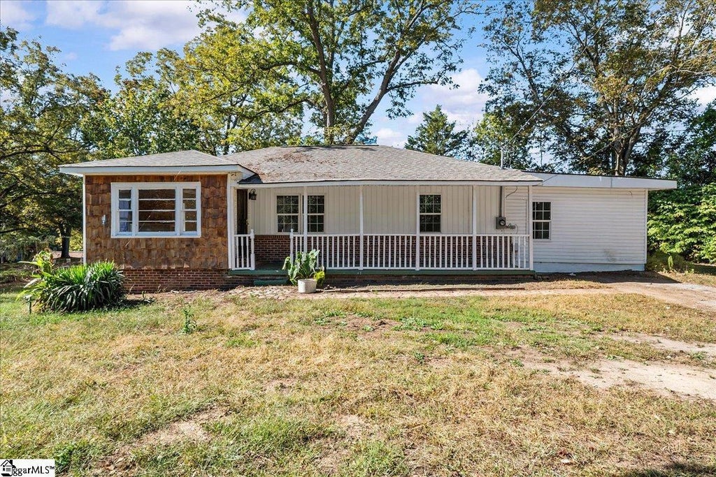 2 Rocky Knoll Drive, Greenville