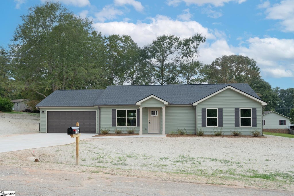 205 Southside Drive, Laurens