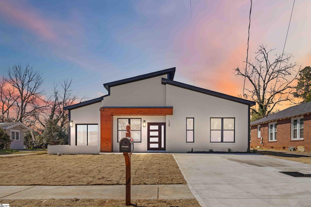 128 Elm Court, Greenwood