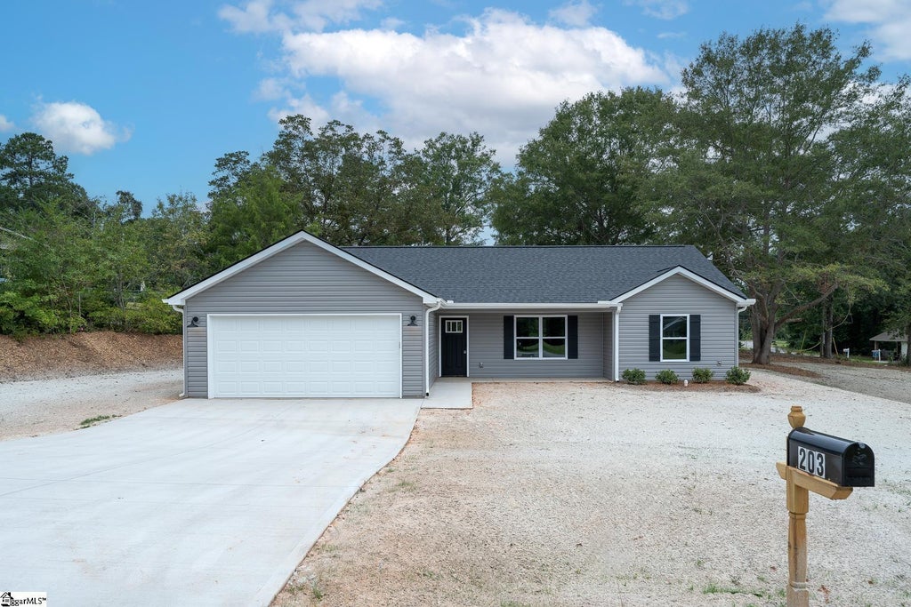 203 Southside Drive, Laurens
