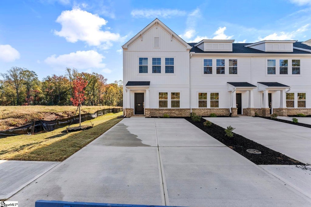 306 Cambrian Court, Taylors