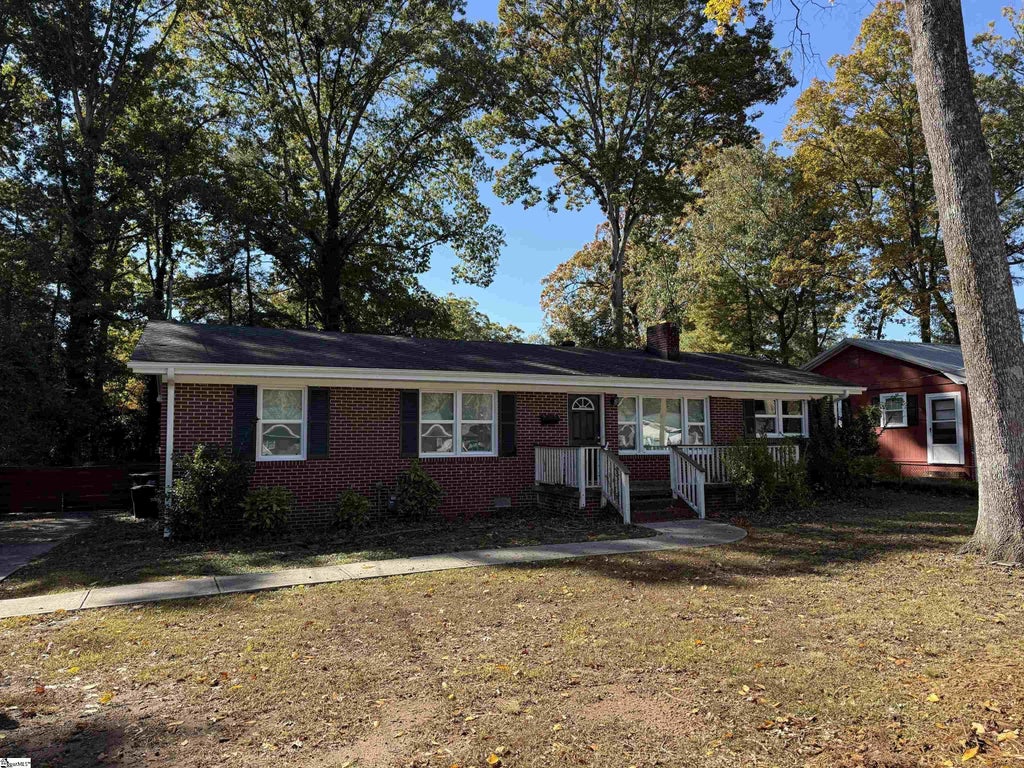 320 Elaine Avenue, Taylors