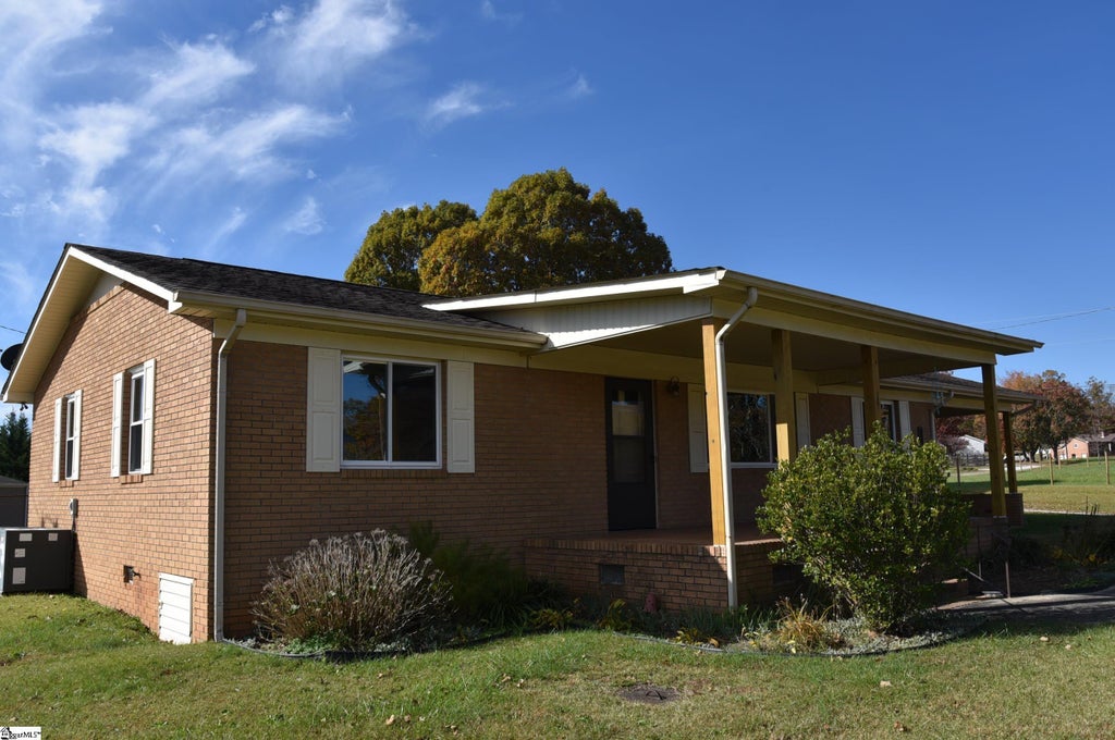 143 Highway 101, Landrum