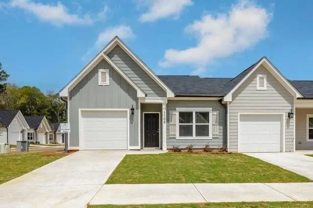 245 Fox Run Drive, Brunswick