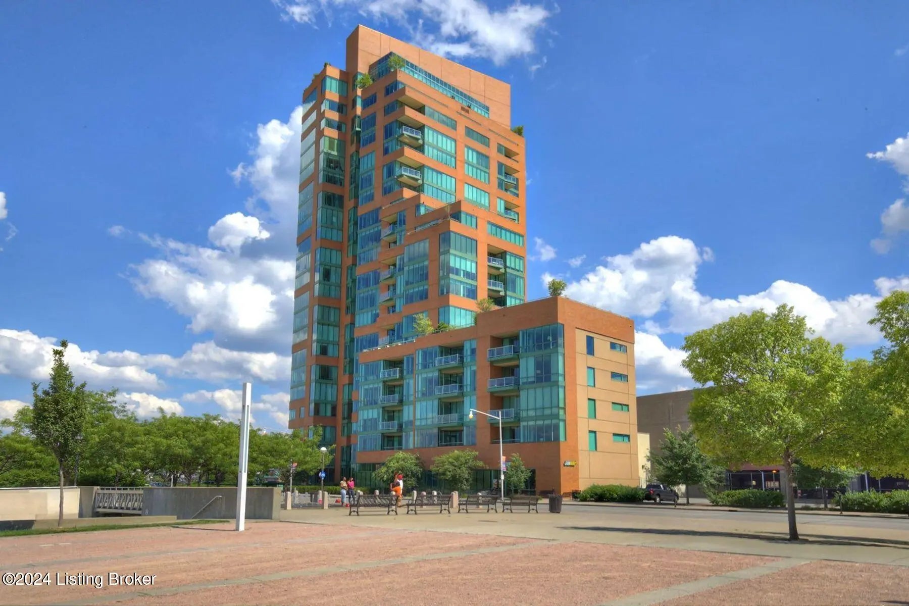 Photo of Listing #1671024