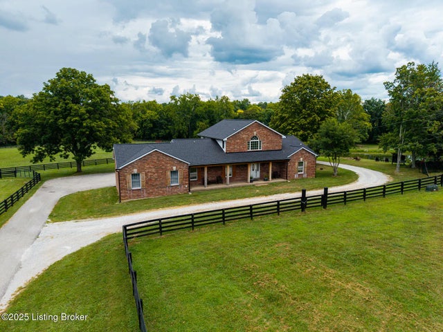 1701 Acorn Ln, La Grange