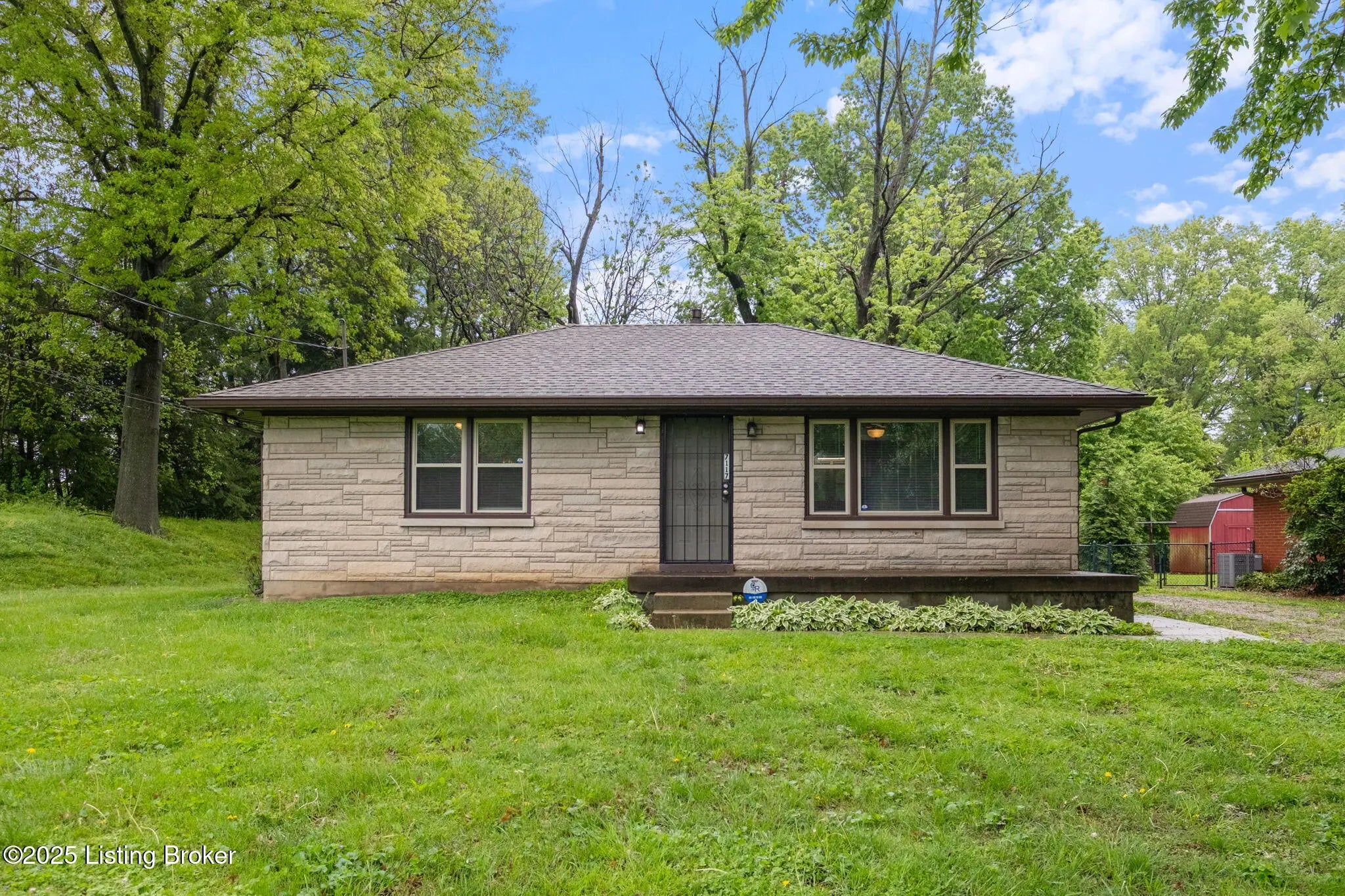 Photo of Listing #1685421