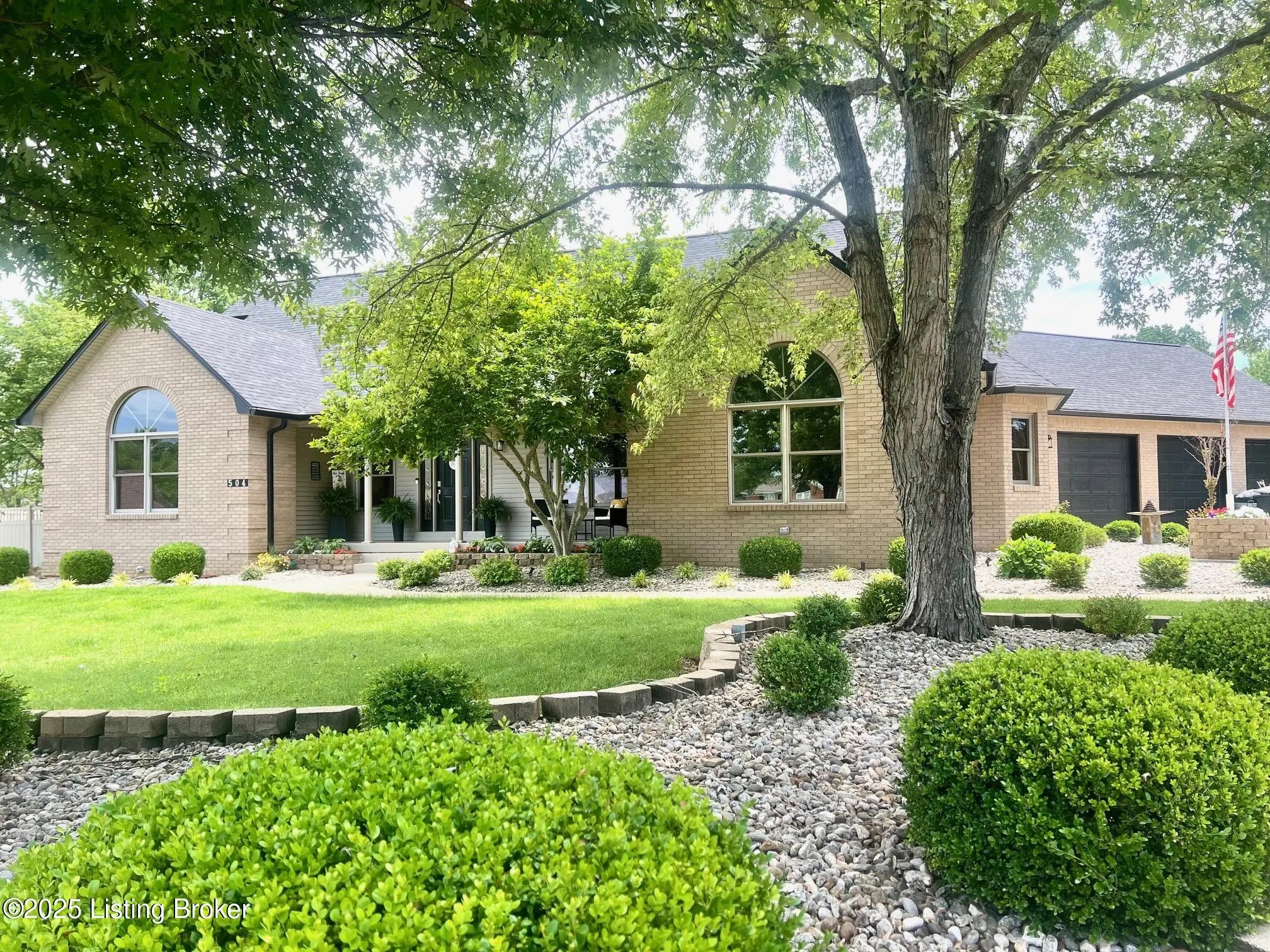 Photo of Listing #1690732