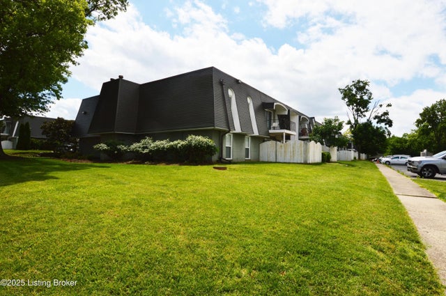 1116 La Fontenay Ct, Louisville