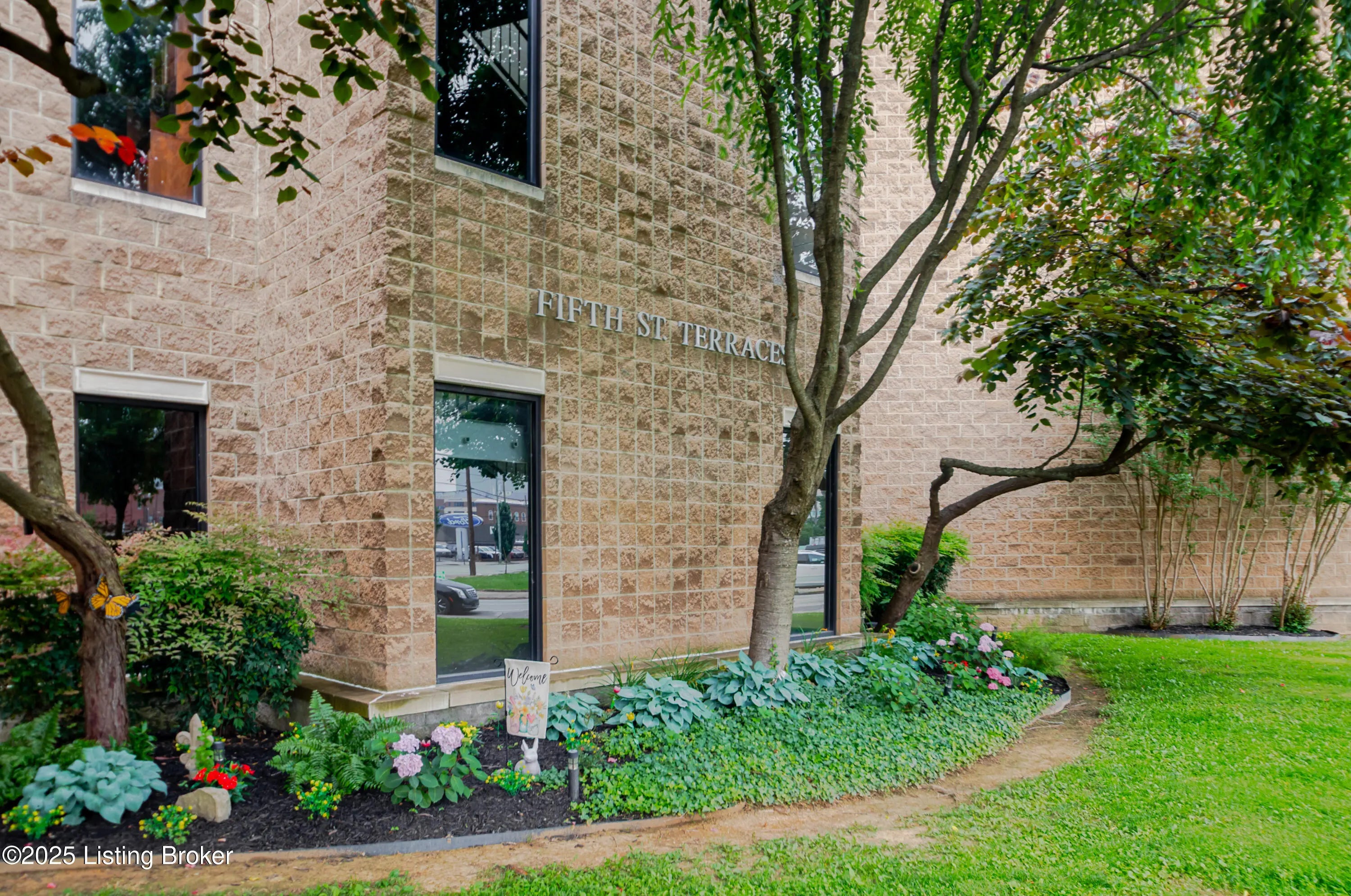 Photo of Listing #1690321