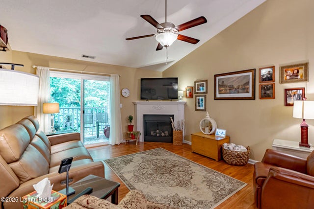 9106 Hawthorne Pointe Dr 202, Louisville