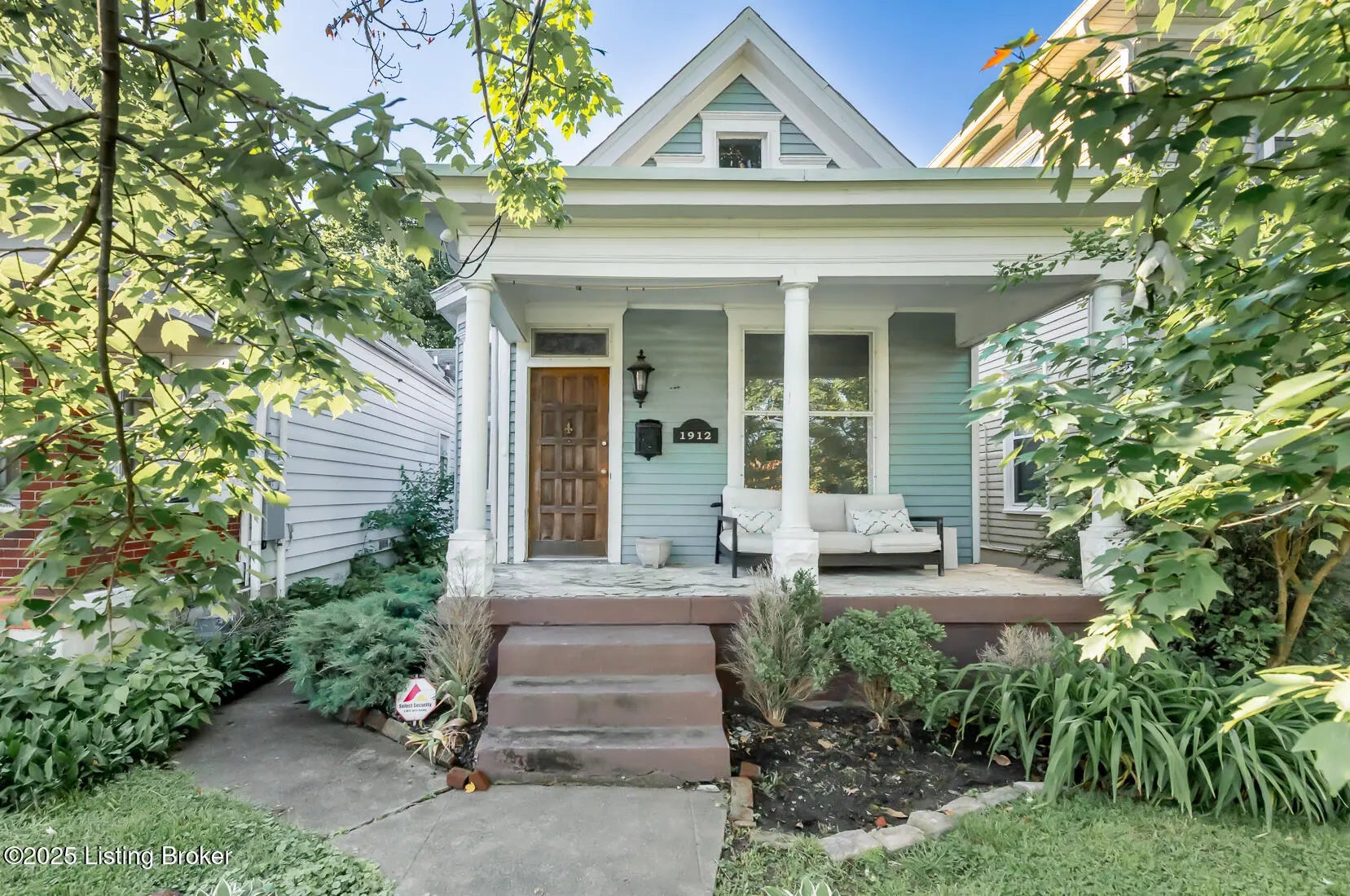 Photo of Listing #1689907