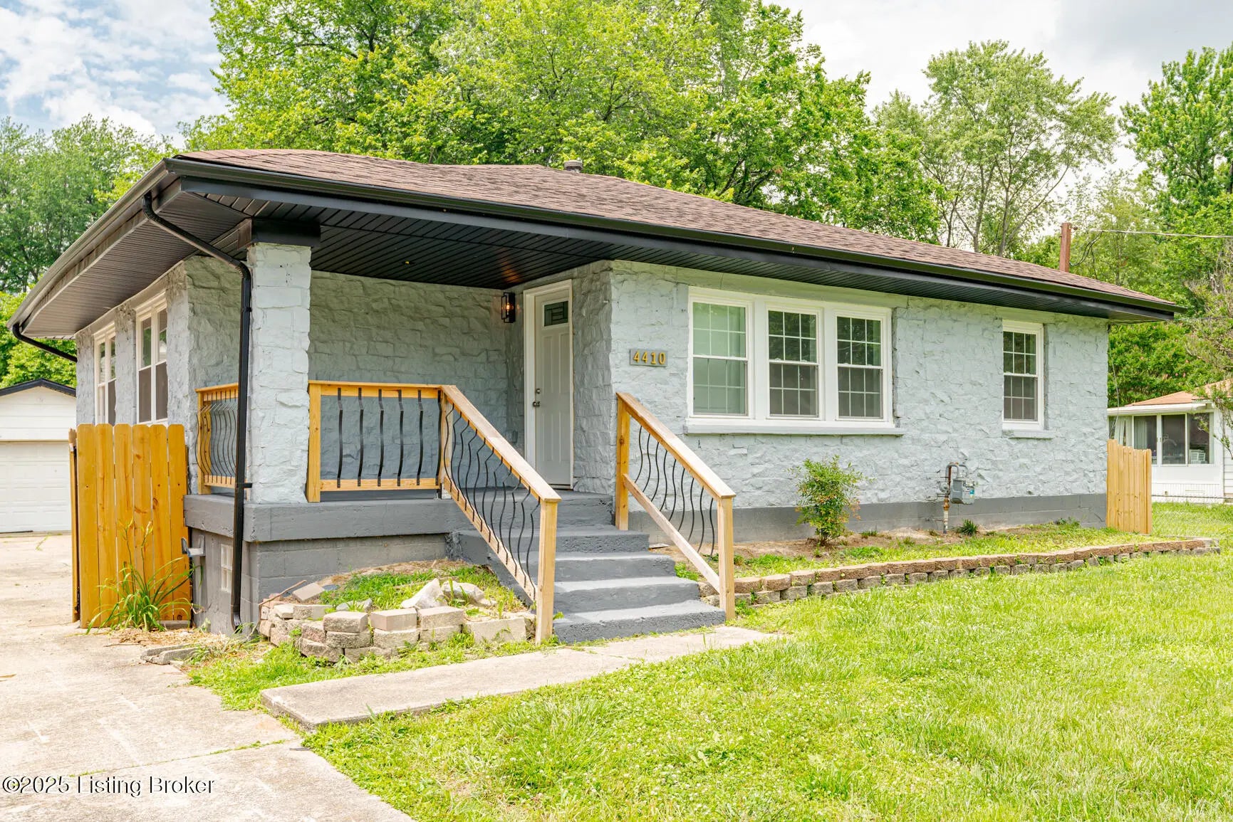 Photo of Listing #1690034