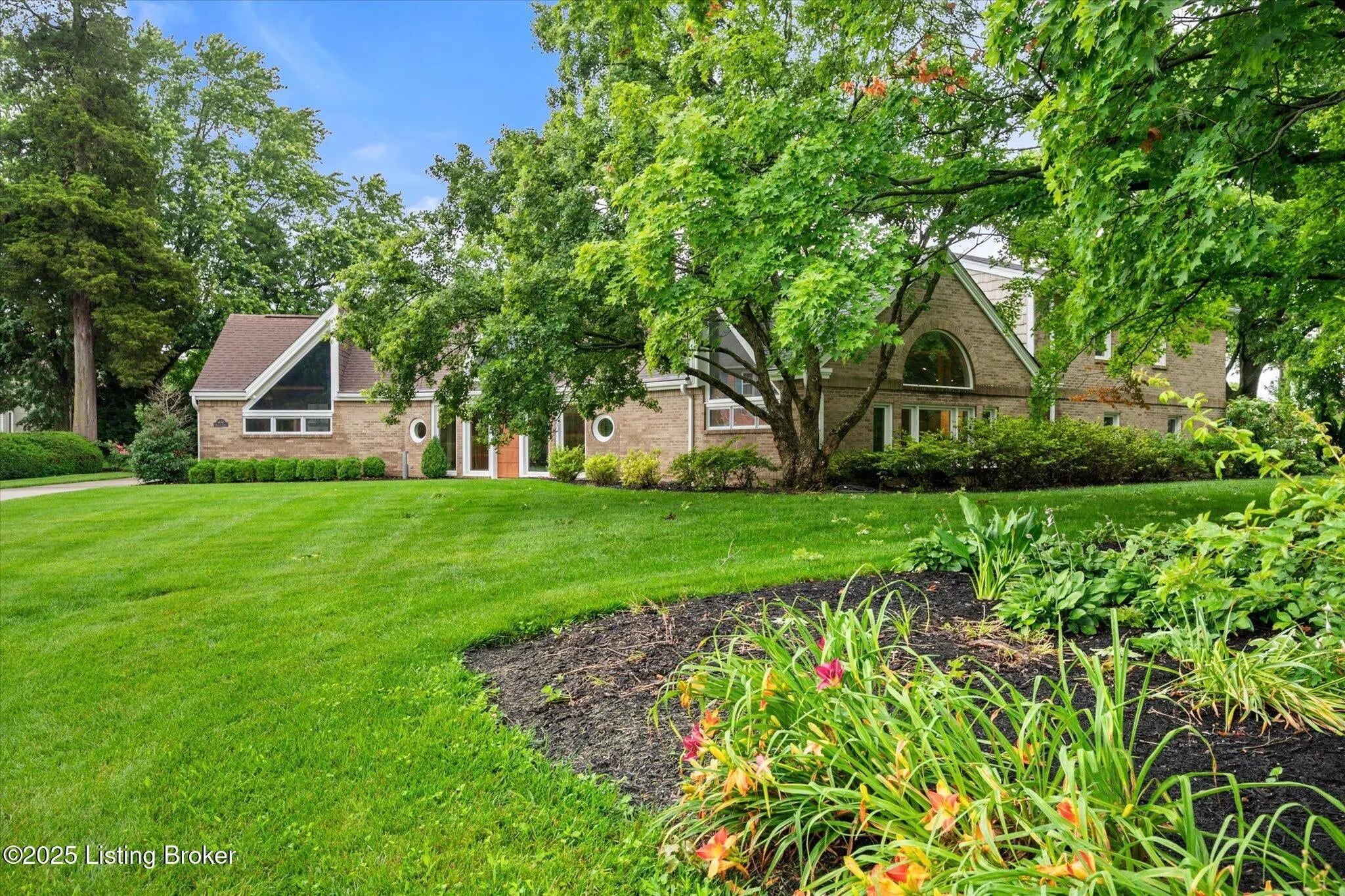 Photo of Listing #1690480