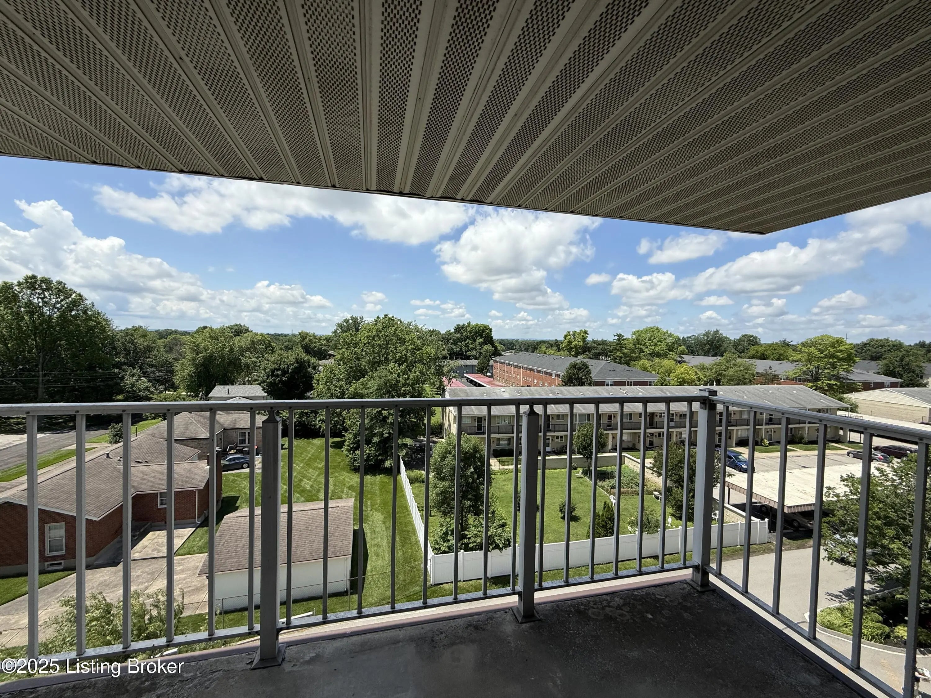 Photo of Listing #1690642