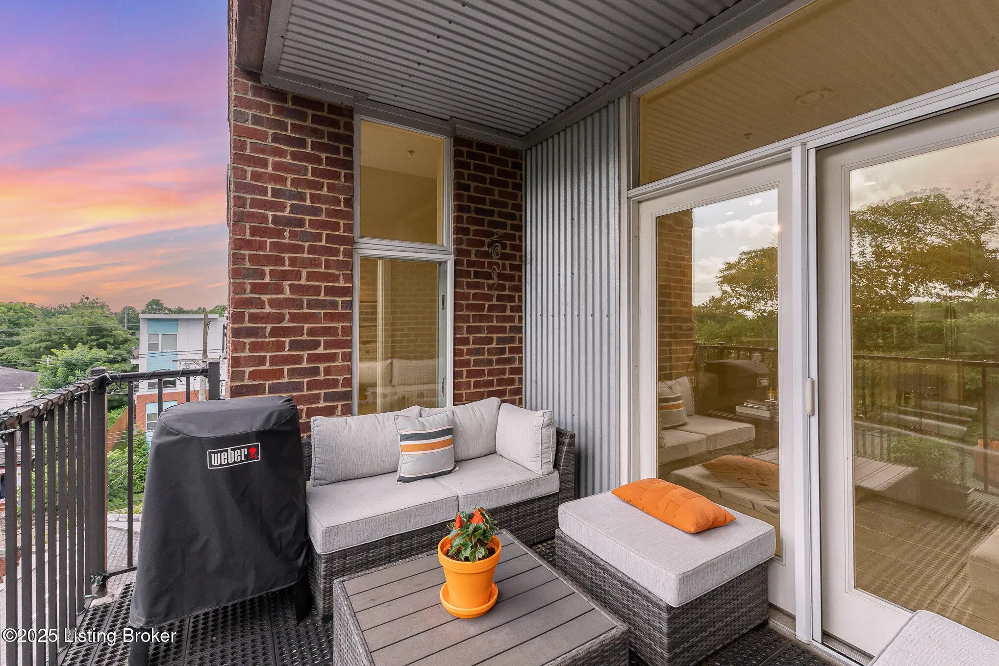 Photo of Listing #1690711