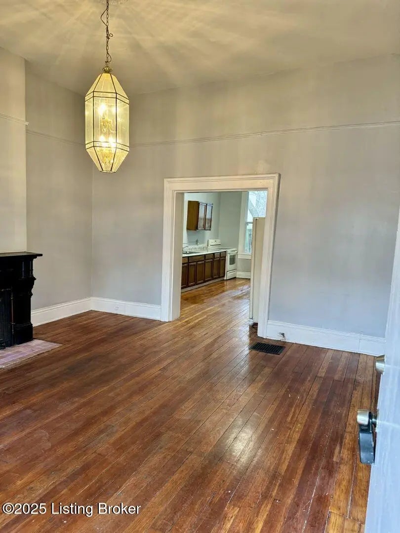 Photo of Listing #1690849