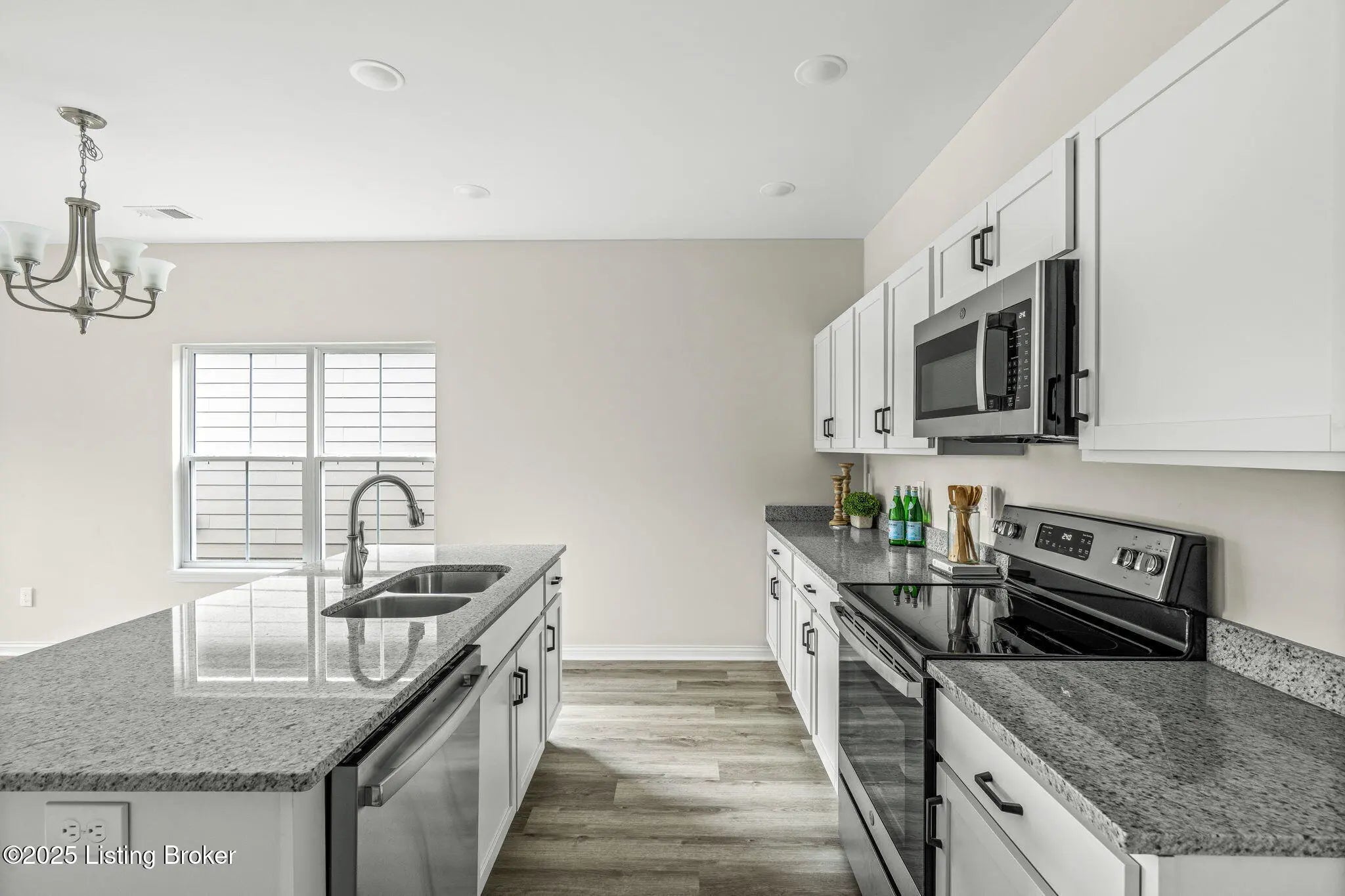 Photo of Listing #1691222