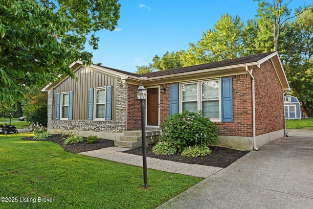 9212 N Pirogue Ct, Jeffersontown