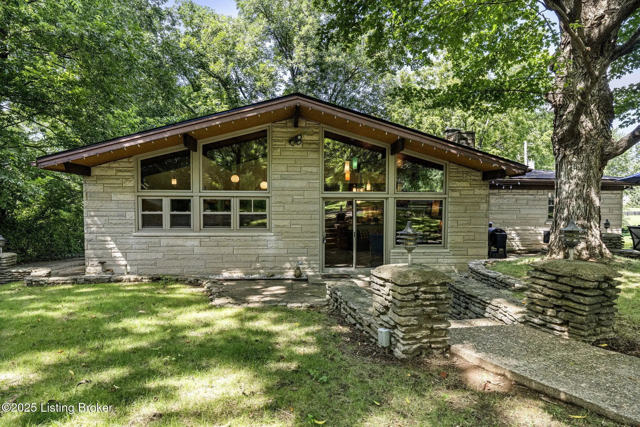 Photo of Listing #1691646