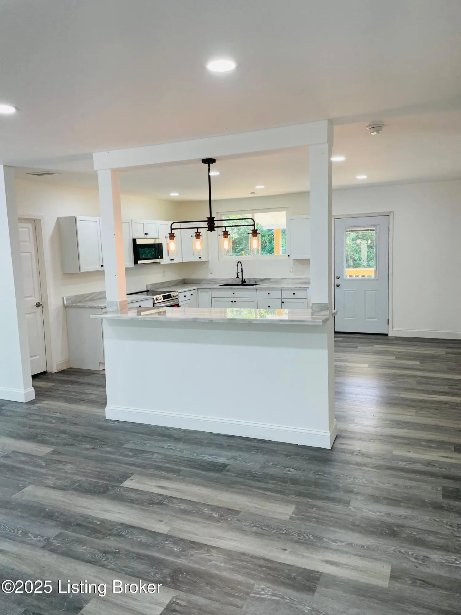 Photo of Listing #1692069