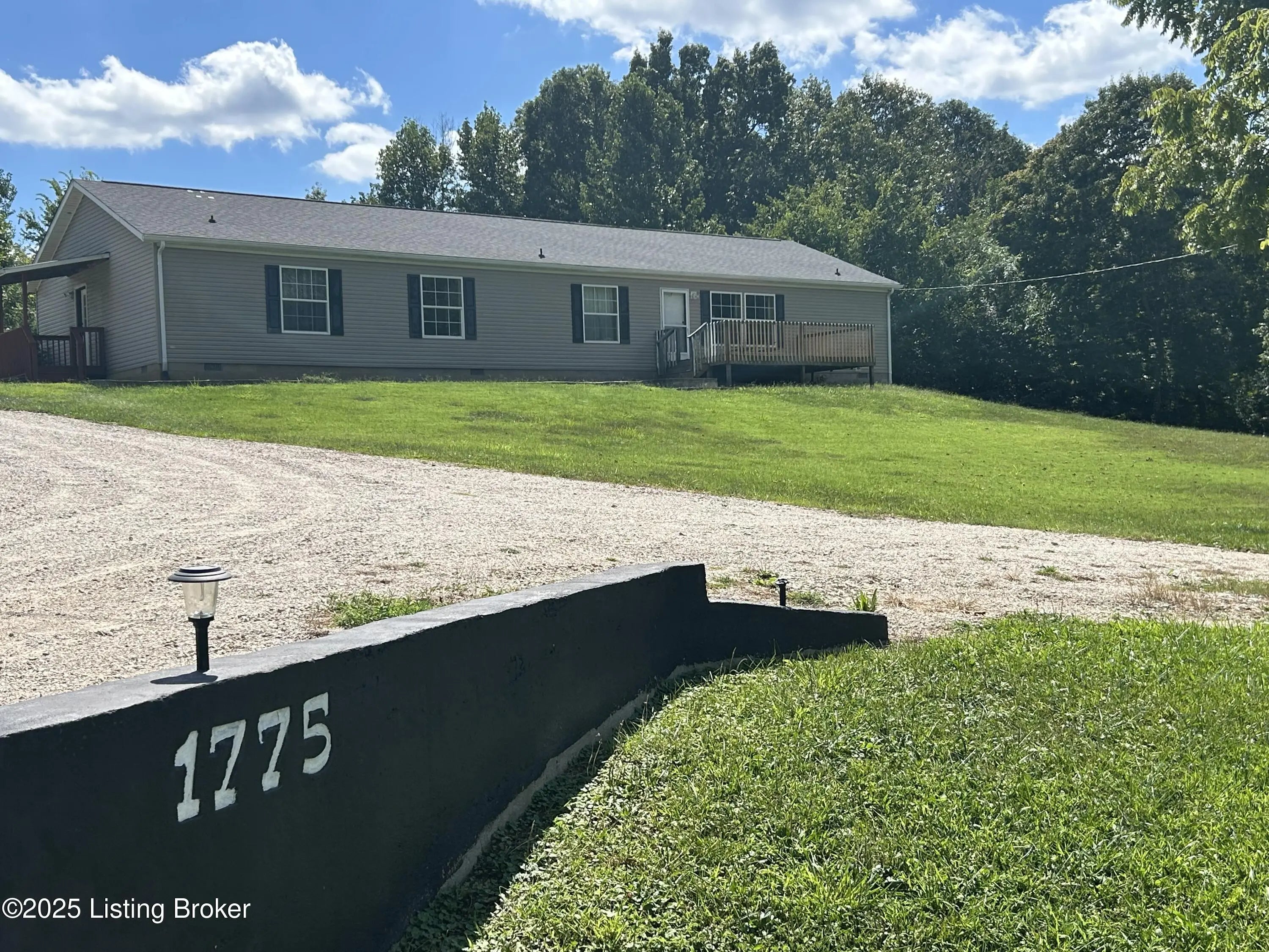 Photo of Listing #1692254