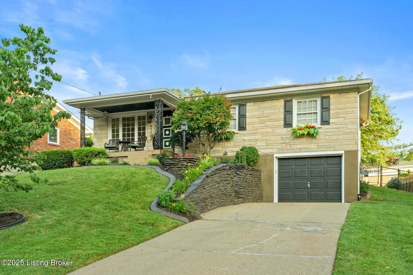 Photo of Listing #1692297